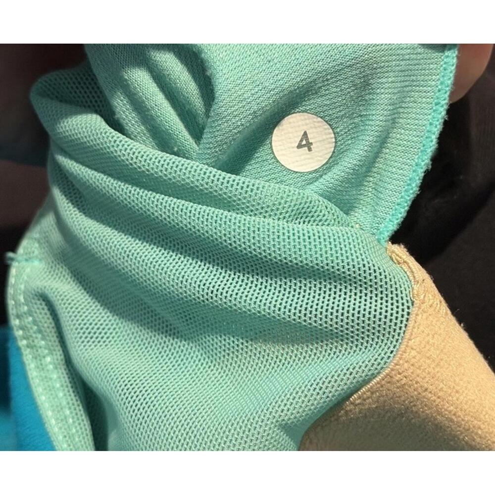 Lululemon Size 4 Racerback Tank Top, Teal - Picture 4 of 4